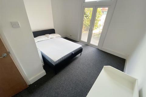 1 bedroom semi-detached house to rent, Carisbrooke Road, Newport