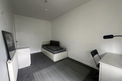 undefined, HOUSE SHARE | Henchman Street | London