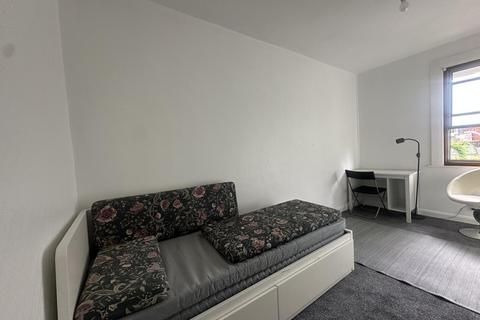 undefined, HOUSE SHARE | Henchman Street | London