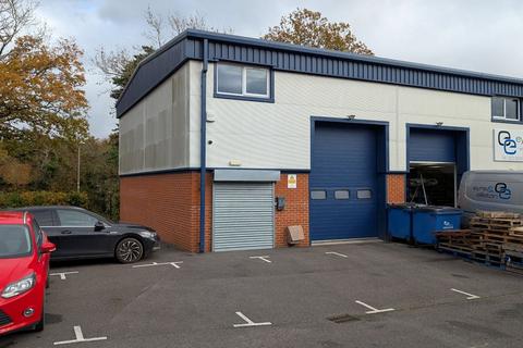 Distribution warehouse to rent - 21 Glenmore Business Park, Lime Kiln Lane, Holbury, Southampton, SO45 2AR