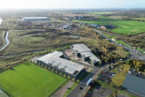 Warehouse to rent - Westside Manchester M30 7EY