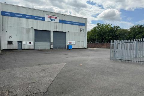 Warehouse to rent, Mosley Rd Manchester M17 1RJ