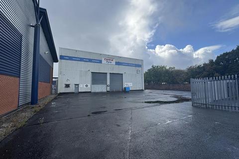 Warehouse to rent, Mosley Rd Manchester M17 1RJ
