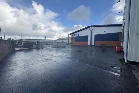 Warehouse to rent, Mosley Rd Manchester M17 1RJ