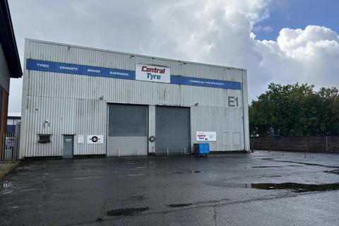Warehouse to rent, Mosley Rd Manchester M17 1RJ