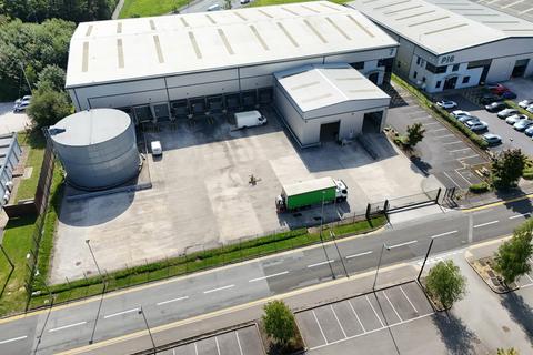 Distribution warehouse to rent, Parklands Heywood OL10 2TT