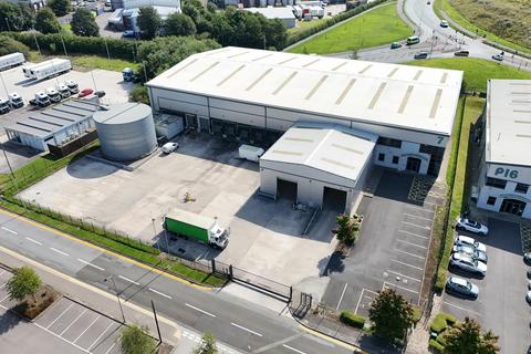 Distribution warehouse to rent, Parklands Heywood OL10 2TT