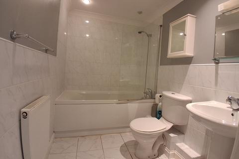 2 bedroom flat to rent, Napoleons Landing, Esplanade, Sandown