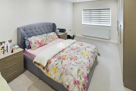 5 bedroom detached house for sale, Queens Way, London
