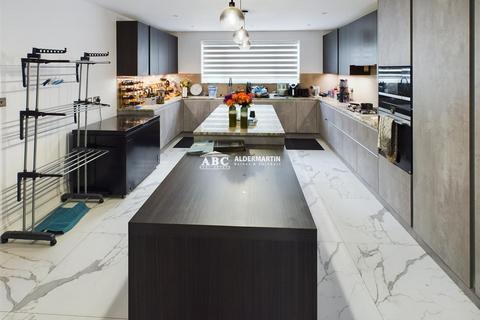 5 bedroom detached house for sale, Queens Way, London