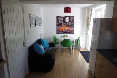 5 bedroom house to rent, Churchview Court, North Road, Nottingham NG2