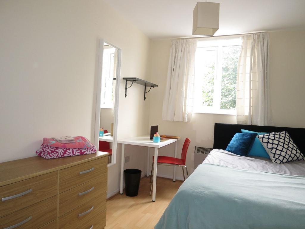 Bright, neatly presented double bedroom with a ...