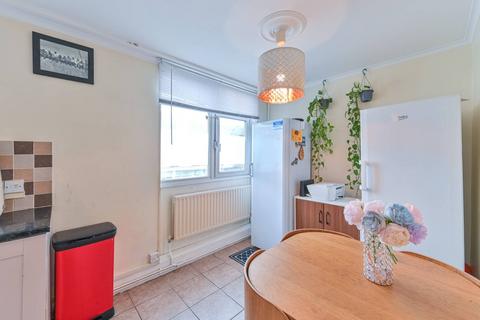 3 bedroom maisonette for sale, Aytoun Road, Stockwell, London, SW9