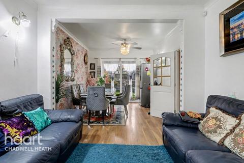 3 bedroom terraced house for sale, Grosvenor Road, Dagenham