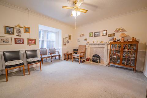 2 bedroom apartment for sale, Downing Close, Knowle, B93