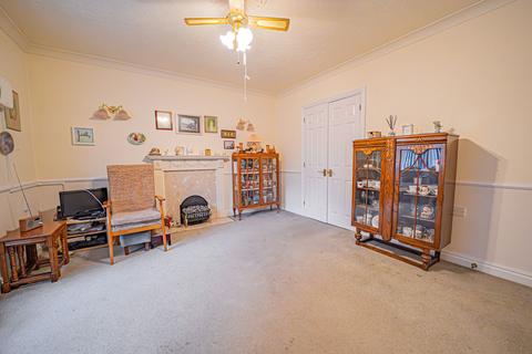 2 bedroom apartment for sale, Downing Close, Knowle, B93