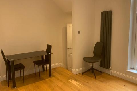 1 bedroom flat to rent, St. Stephens Avenue, London