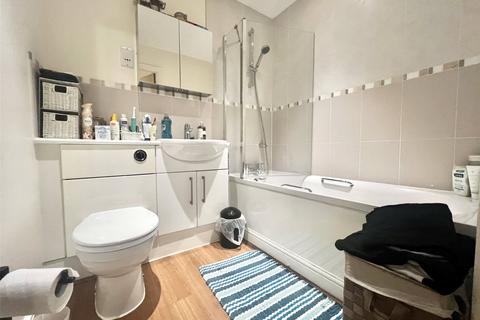 2 bedroom flat to rent, Lockhart Road, Hertfordshire WD17