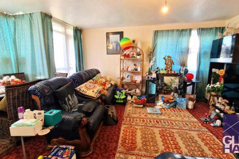 3 bedroom flat for sale, Bowes Road, London N11