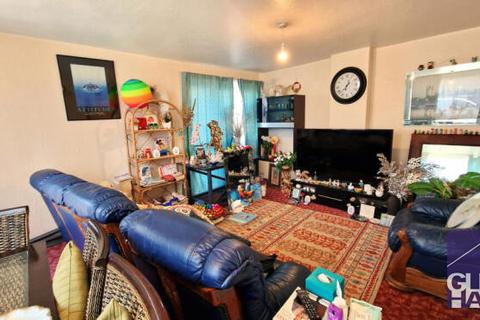 3 bedroom flat for sale, Bowes Road, London N11