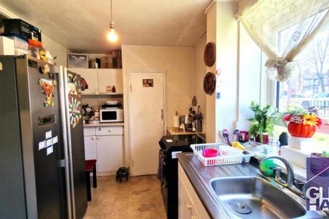 3 bedroom flat for sale, Bowes Road, London N11