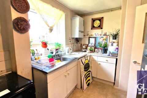3 bedroom flat for sale, Bowes Road, London N11