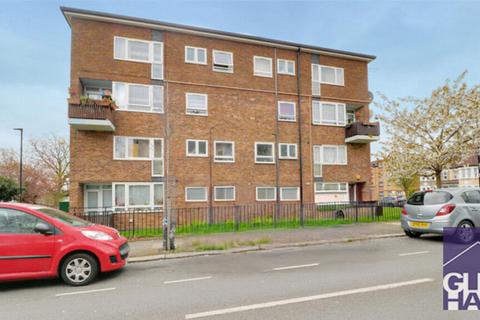 3 bedroom flat for sale, Bowes Road, London N11