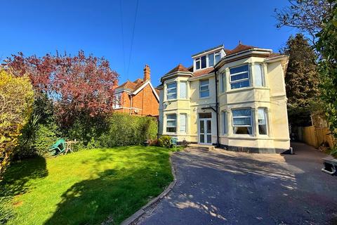 Studio to rent, Lowther Road, Charminster, BH8