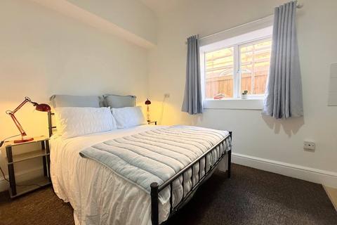 Studio to rent, Lowther Road, Charminster, BH8