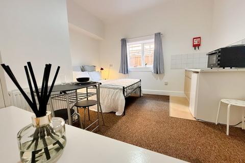 Studio to rent, Lowther Road, Charminster, BH8