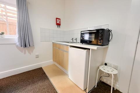 Studio to rent, Lowther Road, Charminster, BH8