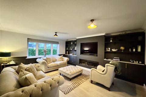5 bedroom detached house for sale, Llys Gwynan, Llandybie, Ammanford