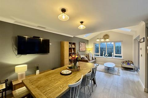 5 bedroom detached house for sale, Llys Gwynan, Llandybie, Ammanford