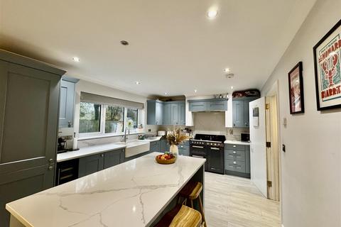 5 bedroom detached house for sale, Llys Gwynan, Llandybie, Ammanford