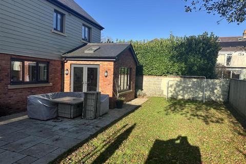 5 bedroom detached house for sale, Llys Gwynan, Llandybie, Ammanford