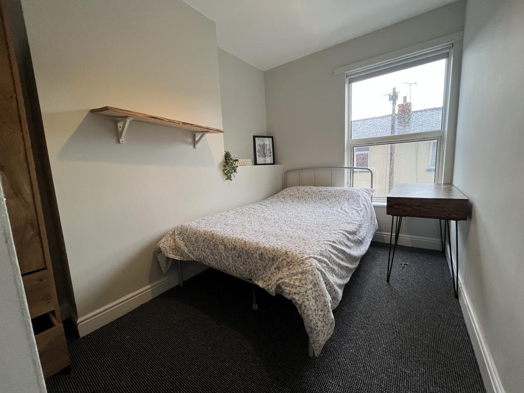 104 Portland - Bedroom 5.jpg