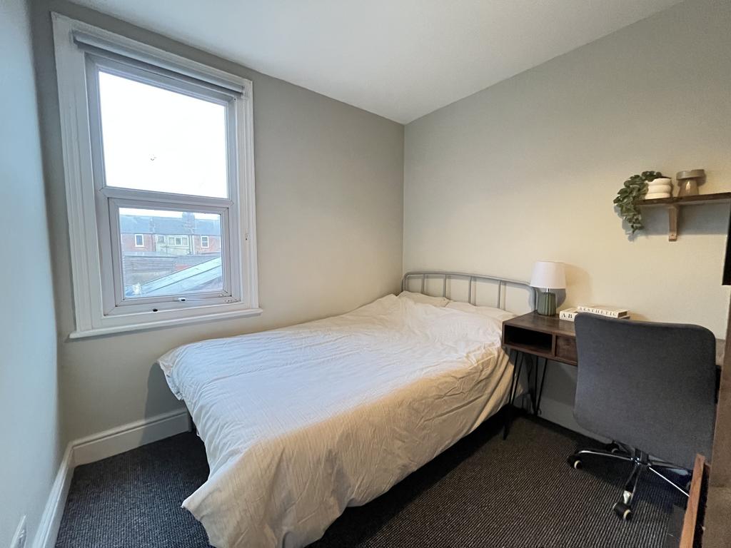 104 Portland - Bedroom 3.jpg