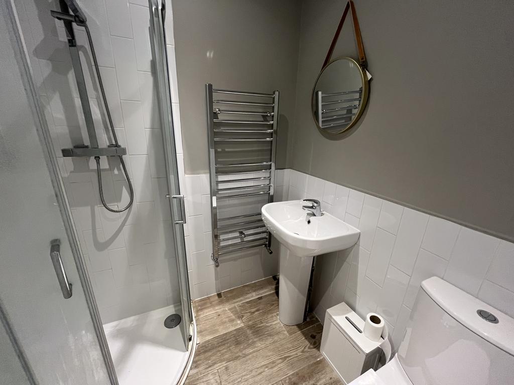 104 Portland - Bathroom 2.jpg