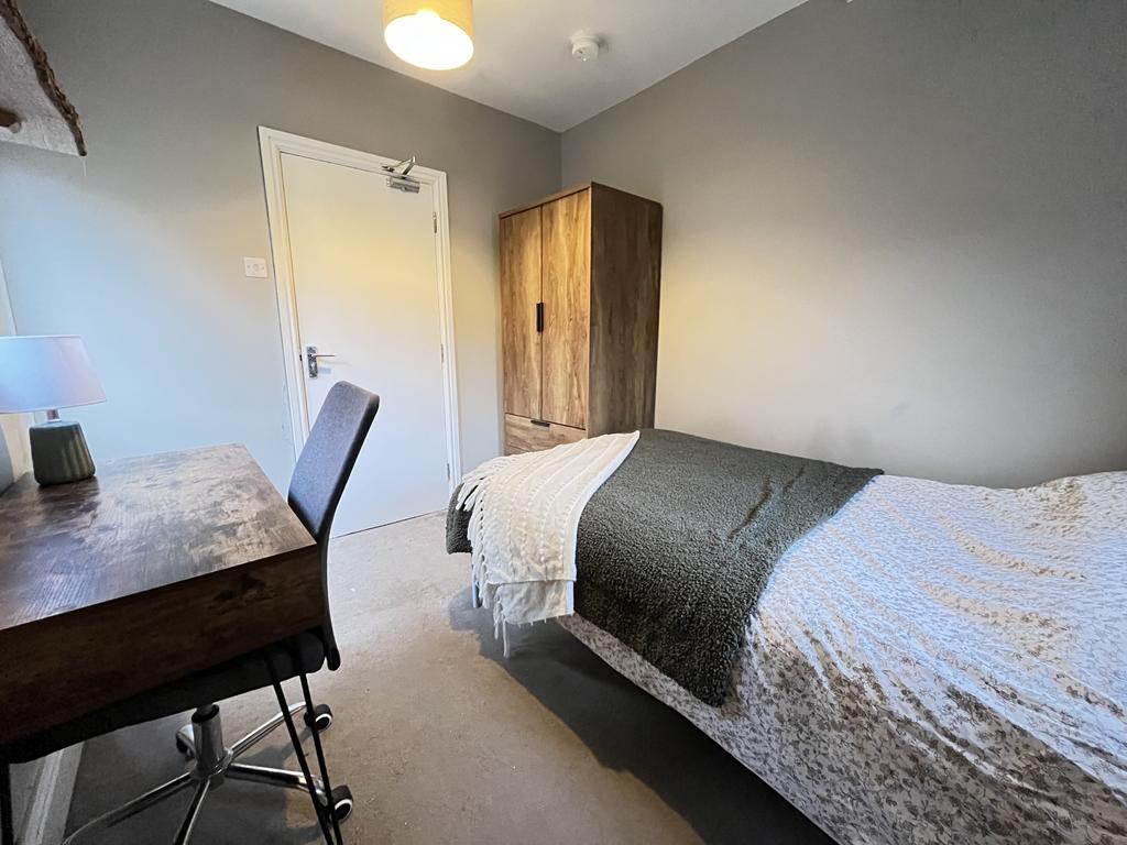 104 Portland - Bedroom 2.jpg