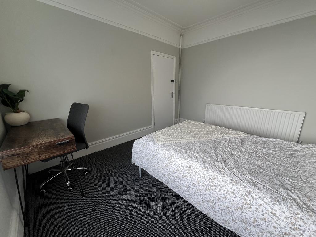 104 Portland - Bedroom 1(5).jpg