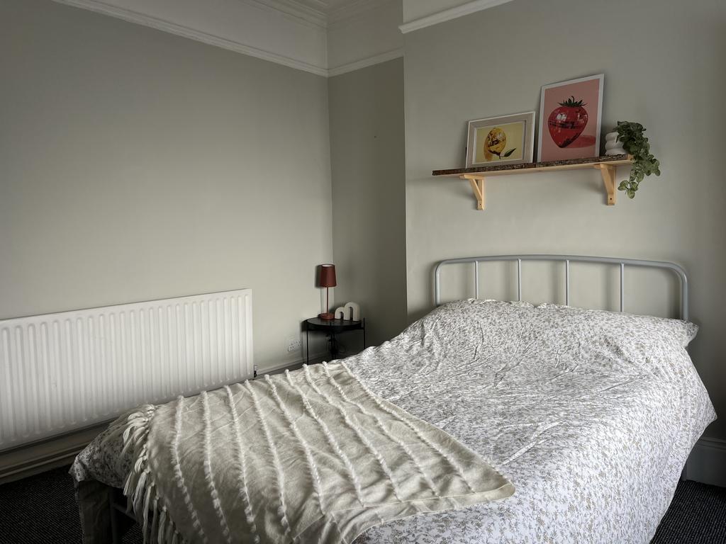 104 Portland - Bedroom 1 (2).jpg