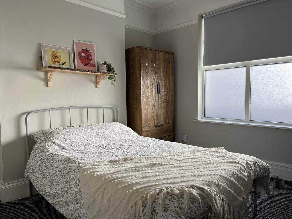 104 Portland - Bedroom 1(1).jpg