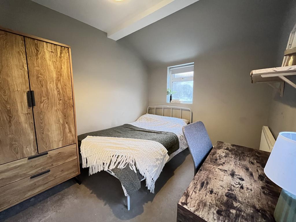 104 Portland Bedroom 2(2).jpg