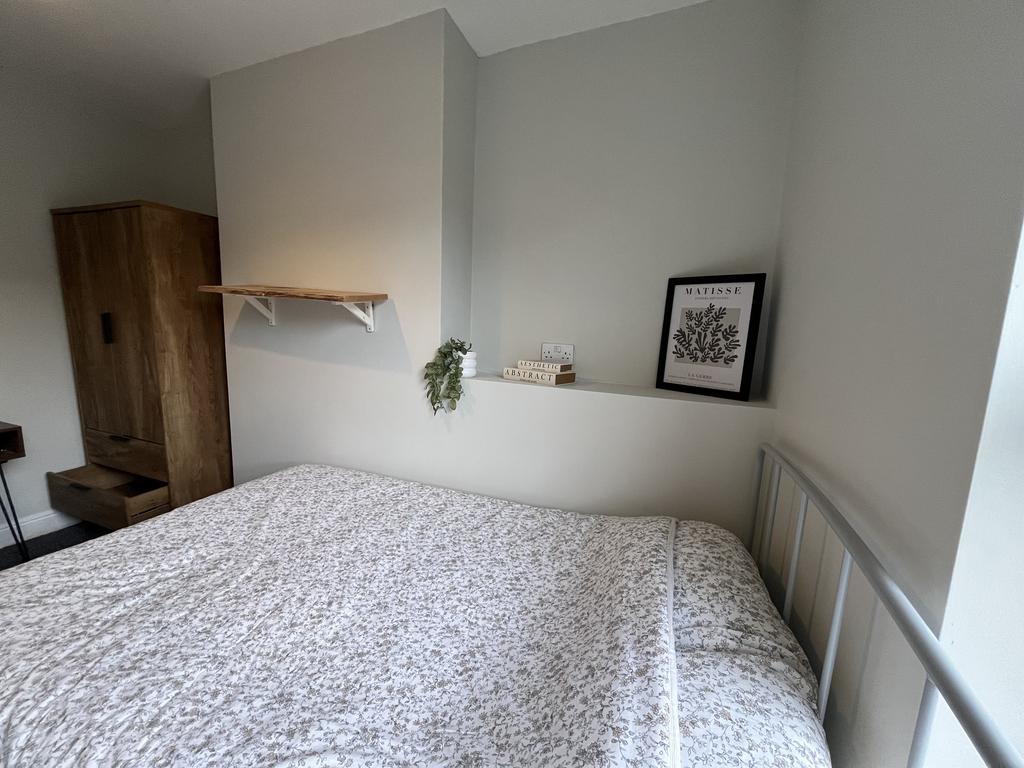 104 Portland - Bedroom.jpg