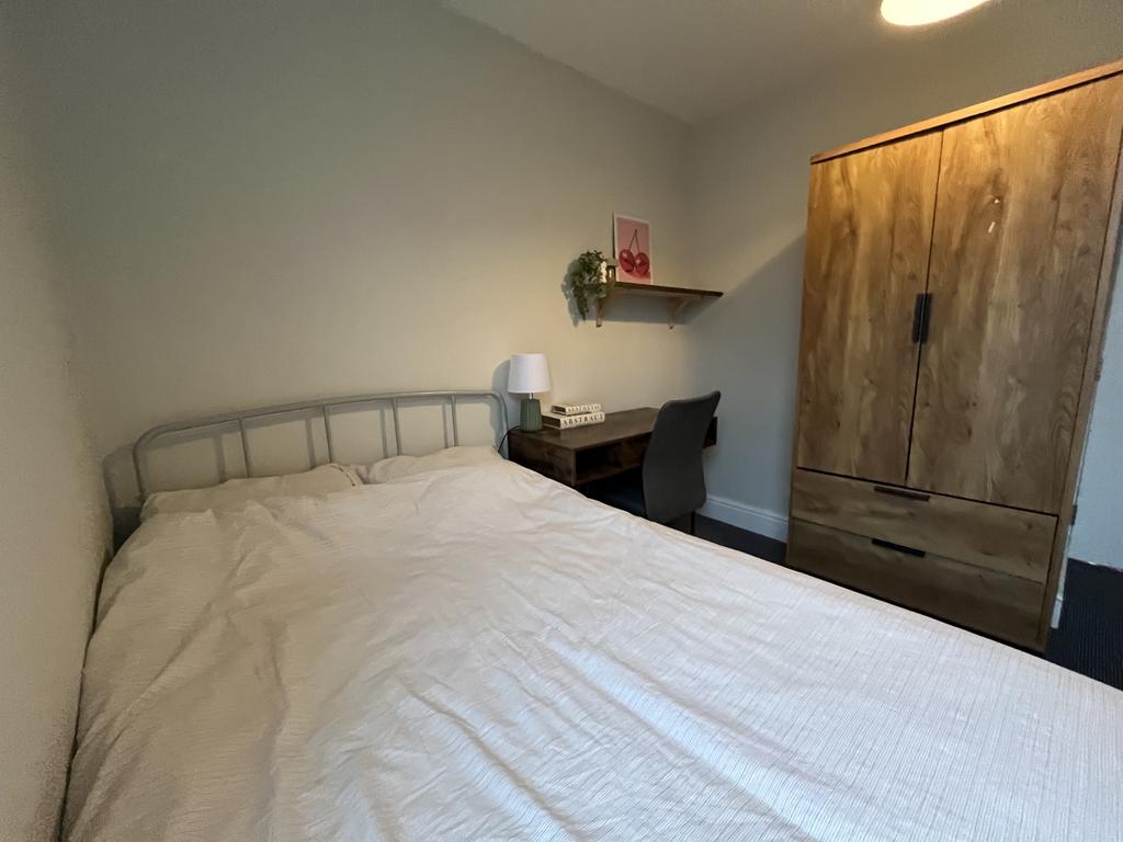 104 Portland Bedroom 3.jpg