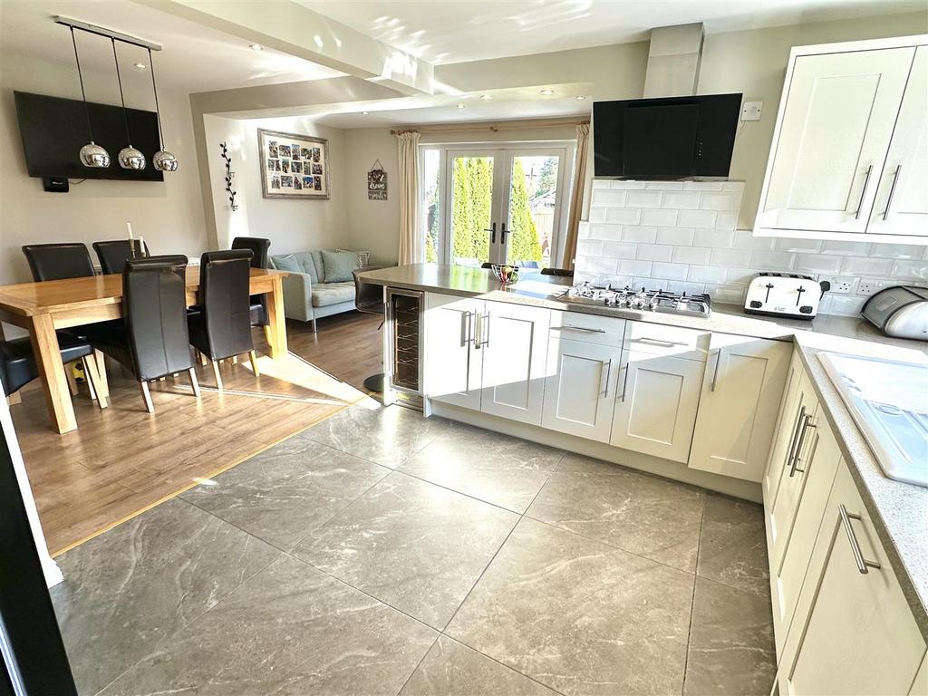 Dining kitchen