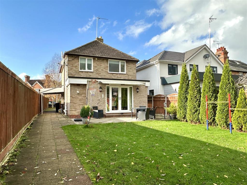 Garden to house