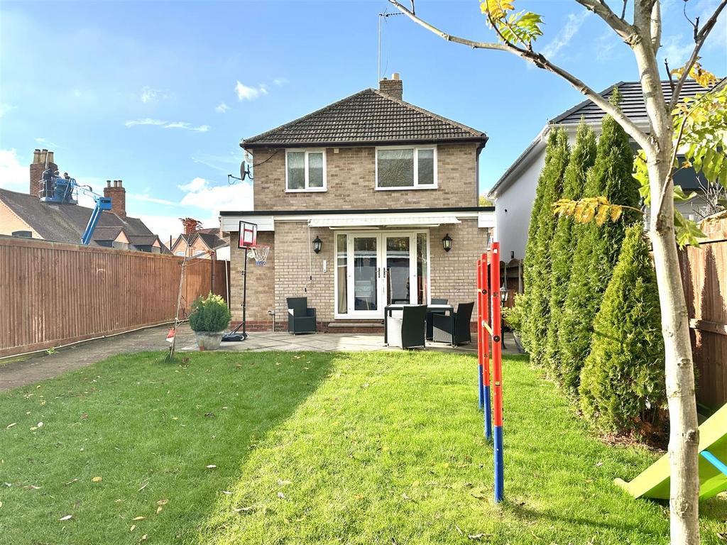 Garden to house