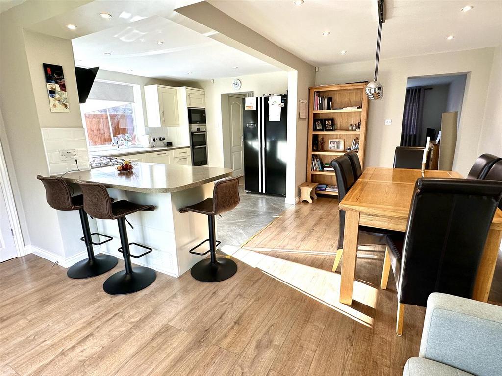 Dining kitchen