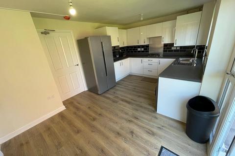 5 bedroom detached house to rent, 19 Fieldfare Way, CV4 8DX